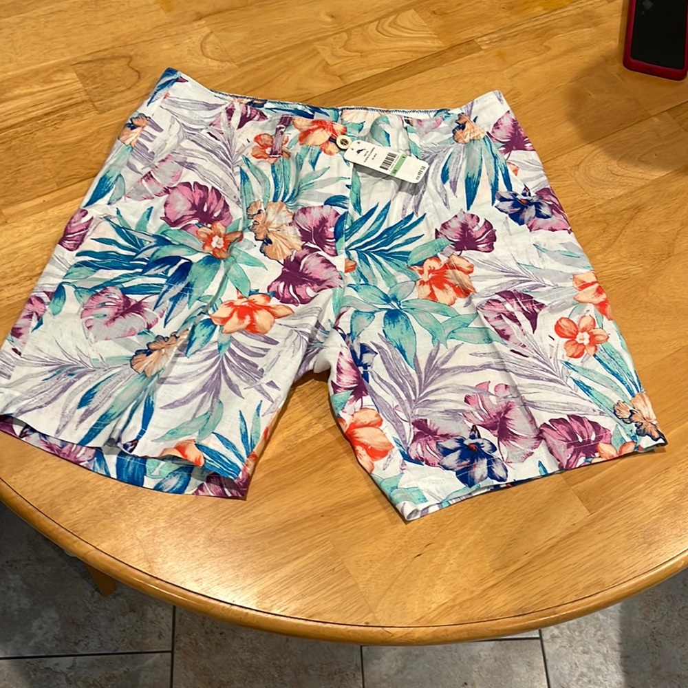 Tommy Bahama Ladies Bermuda Shorts size 8. Valentina Villa Bermuda. NWT